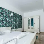 Sns In Sophia Daire *