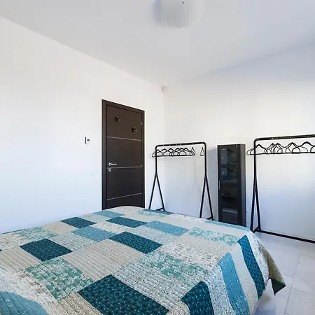 Sns In Sophia Daire Mamaia