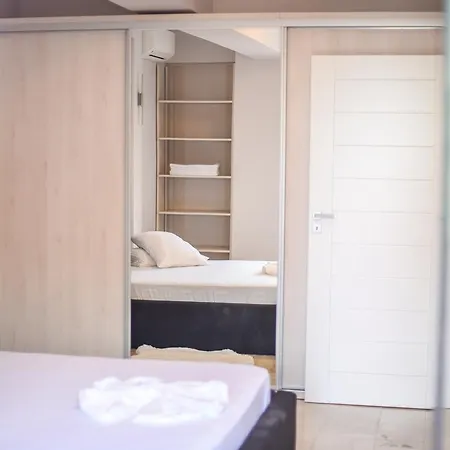 Sns In Sophia Mamaia