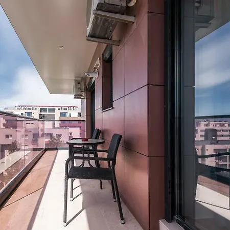 Sns In Sophia Mamaia