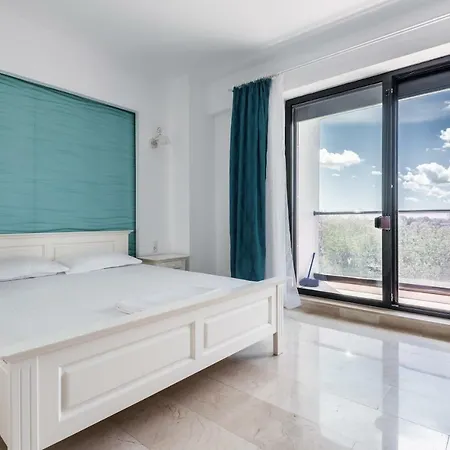 Sns In Sophia Daire *