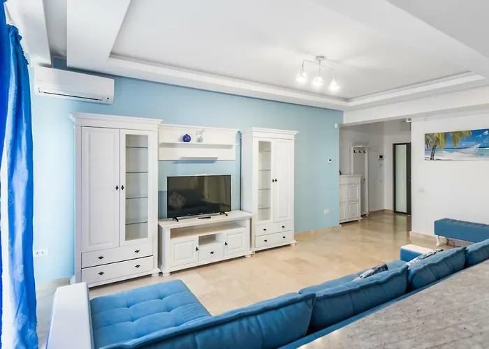 Sns In Sophia Mamaia